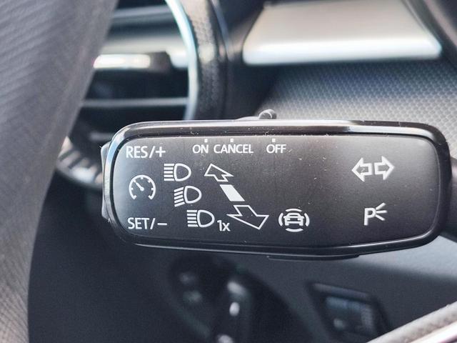 Skoda Fabia Ambition 1.0TSI 95PS mit Tempomat Einparkhilfe hinten Sitzheizung Klimaautomatik DAB Radio Bluetooth Smart Link LED-Scheinwerfer Multifunktions-Lederlenkrad 