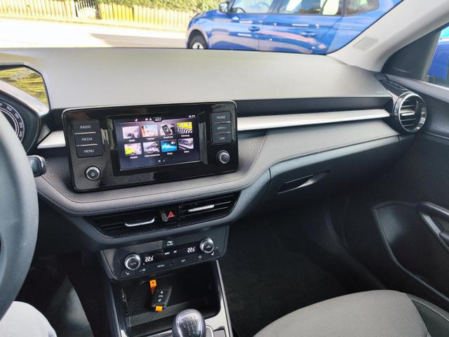 Skoda Fabia Ambition 1.0TSI 95PS mit Tempomat Einparkhilfe hinten Sitzheizung Klimaautomatik DAB Radio Bluetooth Smart Link LED-Scheinwerfer Multifunktions-Lederlenkrad 
