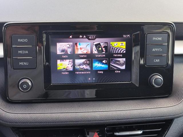 Skoda Fabia Ambition 1.0TSI 95PS mit Tempomat Einparkhilfe hinten Sitzheizung Klimaautomatik DAB Radio Bluetooth Smart Link LED-Scheinwerfer Multifunktions-Lederlenkrad 
