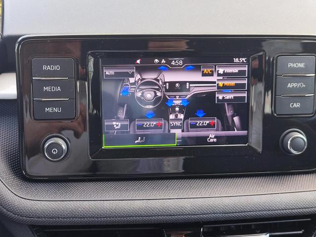Skoda Fabia Ambition 1.0TSI 95PS mit Tempomat Einparkhilfe hinten Sitzheizung Klimaautomatik DAB Radio Bluetooth Smart Link LED-Scheinwerfer Multifunktions-Lederlenkrad 
