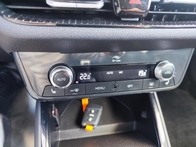 Skoda Fabia Ambition 1.0TSI 95PS mit Tempomat Einparkhilfe hinten Sitzheizung Klimaautomatik DAB Radio Bluetooth Smart Link LED-Scheinwerfer Multifunktions-Lederlenkrad 