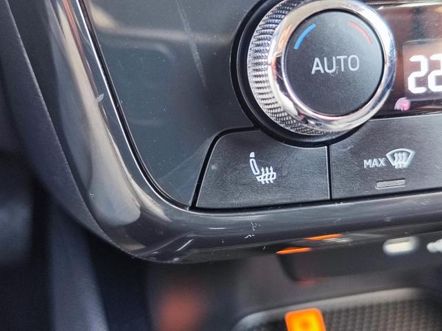 Skoda Fabia Ambition 1.0TSI 95PS mit Tempomat Einparkhilfe hinten Sitzheizung Klimaautomatik DAB Radio Bluetooth Smart Link LED-Scheinwerfer Multifunktions-Lederlenkrad 