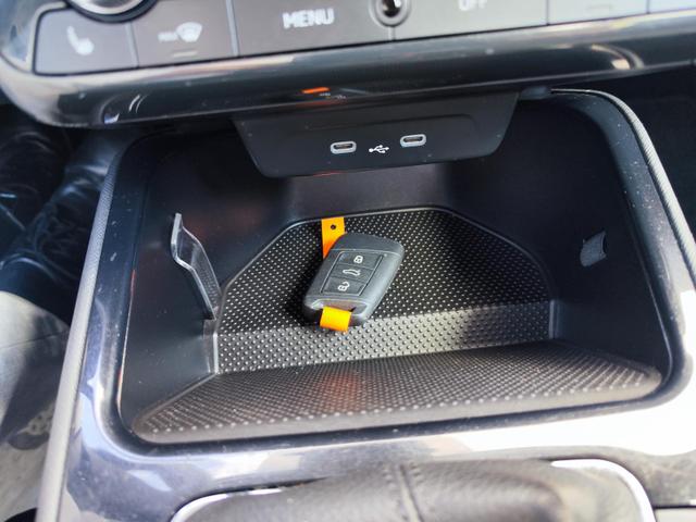 Skoda Fabia Ambition 1.0TSI 95PS mit Tempomat Einparkhilfe hinten Sitzheizung Klimaautomatik DAB Radio Bluetooth Smart Link LED-Scheinwerfer Multifunktions-Lederlenkrad 