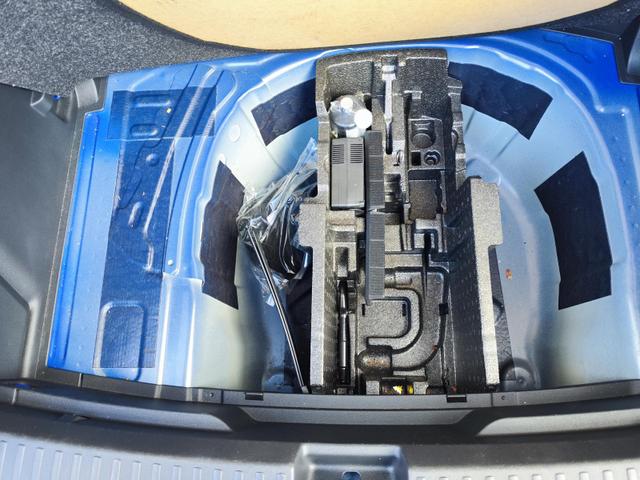 Skoda Fabia Ambition 1.0TSI 95PS mit Tempomat Einparkhilfe hinten Sitzheizung Klimaautomatik DAB Radio Bluetooth Smart Link LED-Scheinwerfer Multifunktions-Lederlenkrad 