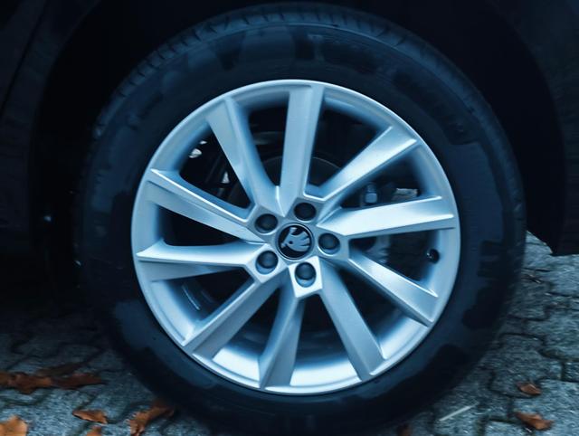 Skoda Kamiq Sondermodell 130 Jahre PREMIUM" 1.5 TSI 150PS DSG/AUTOMATIK, AHK schwenkbar 17" Alu, Elektr. Heckklappe, Kessy, Alarm, SunSet, Toter-Winkel, Virtual Cockpit 10", Parksensoren vorn/hinten, R&uuml;ckfahrkamera, Sitzheizung, Tempomat, Climatronic, Radio 8" + Wir 