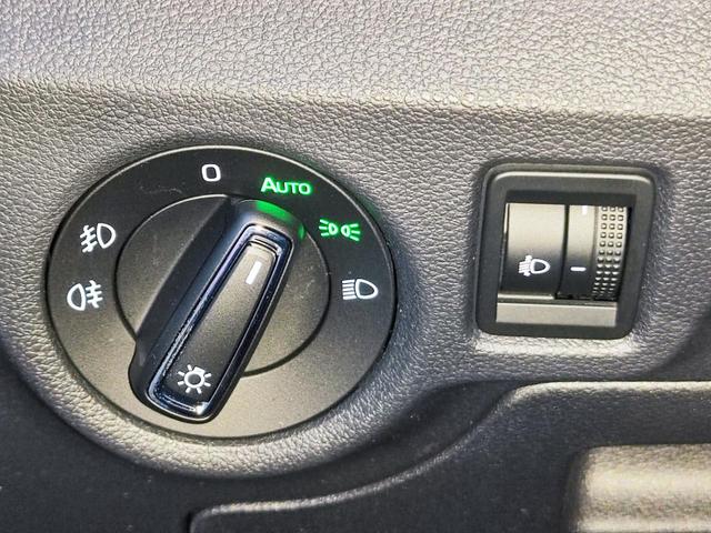 Skoda Kamiq Sondermodell 130 Jahre PREMIUM" 1.5 TSI 150PS DSG/AUTOMATIK, AHK schwenkbar 17" Alu, Elektr. Heckklappe, Kessy, Alarm, SunSet, Toter-Winkel, Virtual Cockpit 10", Parksensoren vorn/hinten, R&uuml;ckfahrkamera, Sitzheizung, Tempomat, Climatronic, Radio 8" + Wir 