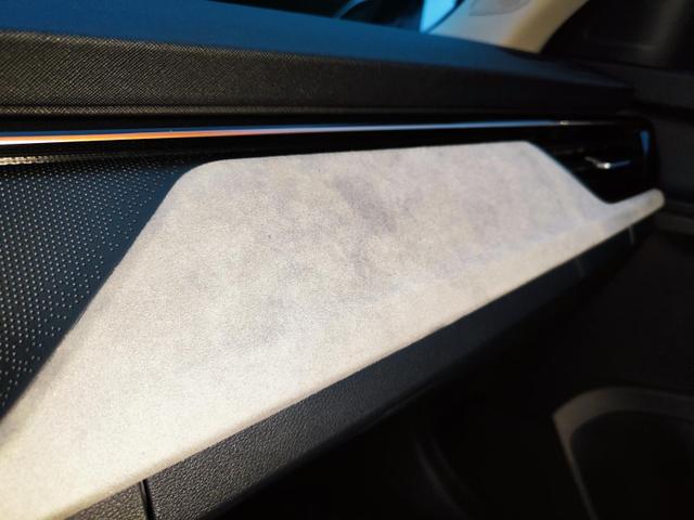 Skoda Kamiq Sondermodell 130 Jahre PREMIUM" 1.5 TSI 150PS DSG/AUTOMATIK, AHK schwenkbar 17" Alu, Elektr. Heckklappe, Kessy, Alarm, SunSet, Toter-Winkel, Virtual Cockpit 10", Parksensoren vorn/hinten, R&uuml;ckfahrkamera, Sitzheizung, Tempomat, Climatronic, Radio 8" + Wir 