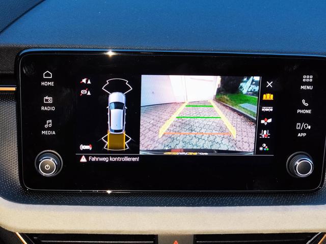 Skoda Kamiq Sondermodell 130 Jahre PREMIUM" 1.5 TSI 150PS DSG/AUTOMATIK, AHK schwenkbar 17" Alu, Elektr. Heckklappe, Kessy, Alarm, SunSet, Toter-Winkel, Virtual Cockpit 10", Parksensoren vorn/hinten, R&uuml;ckfahrkamera, Sitzheizung, Tempomat, Climatronic, Radio 8" + Wir 