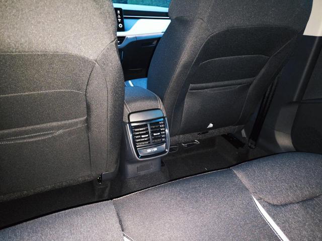 Skoda Kamiq Sondermodell 130 Jahre PREMIUM" 1.5 TSI 150PS DSG/AUTOMATIK, AHK schwenkbar 17" Alu, Elektr. Heckklappe, Kessy, Alarm, SunSet, Toter-Winkel, Virtual Cockpit 10", Parksensoren vorn/hinten, R&uuml;ckfahrkamera, Sitzheizung, Tempomat, Climatronic, Radio 8" + Wir 