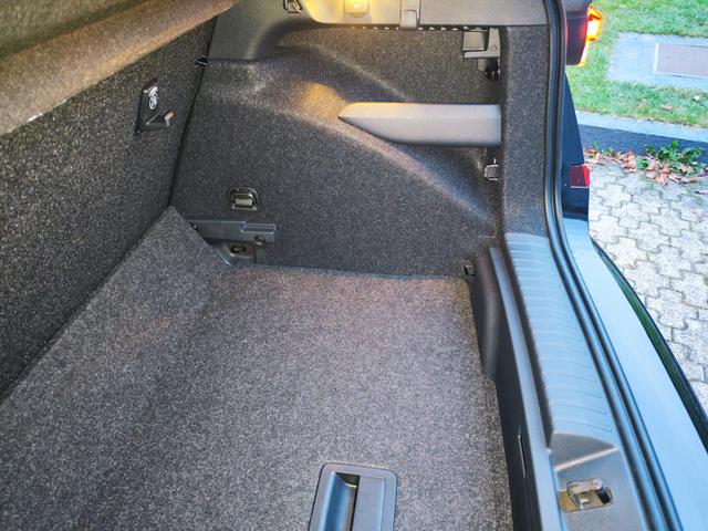 Skoda Kamiq Sondermodell 130 Jahre PREMIUM" 1.5 TSI 150PS DSG/AUTOMATIK, AHK schwenkbar 17" Alu, Elektr. Heckklappe, Kessy, Alarm, SunSet, Toter-Winkel, Virtual Cockpit 10", Parksensoren vorn/hinten, R&uuml;ckfahrkamera, Sitzheizung, Tempomat, Climatronic, Radio 8" + Wir 