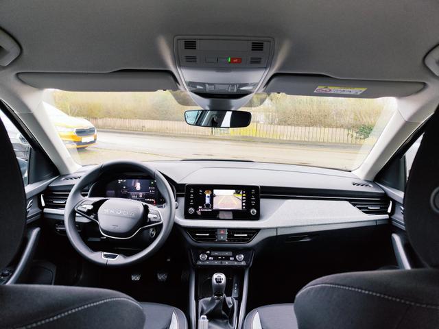 Skoda Kamiq Selection 115 PS Schaltgetriebe mit AHK schwenkbar R&uuml;ckfahrkamera PDC vorne+hinten Tempomat Sitzheizung DAB Radio Kessy 