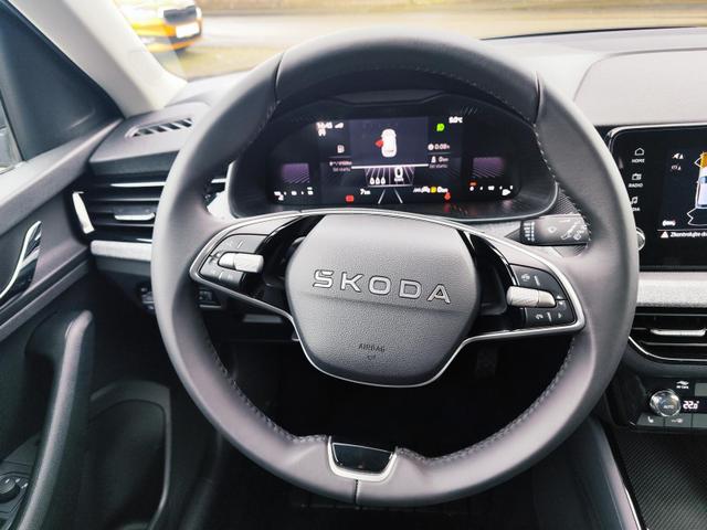 Skoda Kamiq Selection 115 PS Schaltgetriebe mit AHK schwenkbar R&uuml;ckfahrkamera PDC vorne+hinten Tempomat Sitzheizung DAB Radio Kessy 