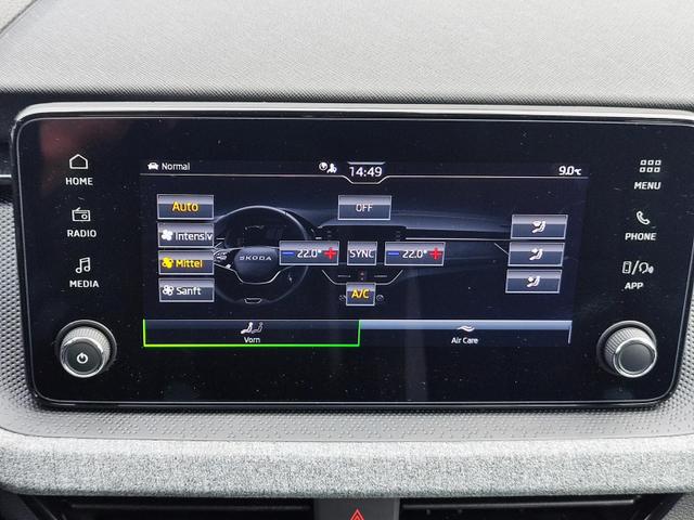 Skoda Kamiq Selection 115 PS Schaltgetriebe mit AHK schwenkbar R&uuml;ckfahrkamera PDC vorne+hinten Tempomat Sitzheizung DAB Radio Kessy 