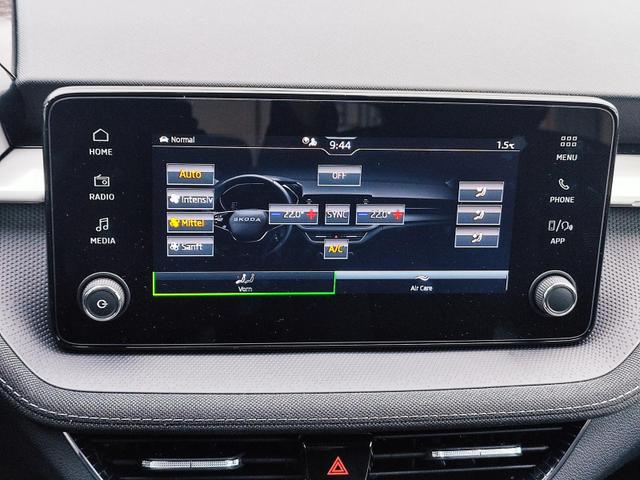 Skoda Fabia Top Selection L 115PS DSG Automatik ACC Abstandstempomat Sitz und Lenkradheizung Spurwechselassistent&nbsp; Adaptive Spurf&uuml;hrung Klimaautomatik Einparkhilfe vorne +hinten + R&uuml;ckfahrkamera Gro&szlig;es digitales Tacho 10" KESSY (KeylesGo) LED Scheinwerfer 