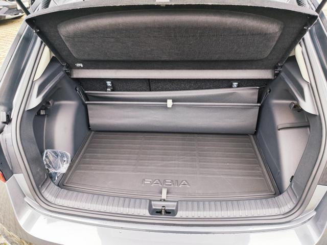 Skoda Fabia Top Selection L 115PS DSG Automatik ACC Abstandstempomat Sitz und Lenkradheizung Spurwechselassistent&nbsp; Adaptive Spurf&uuml;hrung Klimaautomatik Einparkhilfe vorne +hinten + R&uuml;ckfahrkamera Gro&szlig;es digitales Tacho 10" KESSY (KeylesGo) LED Scheinwerfer 