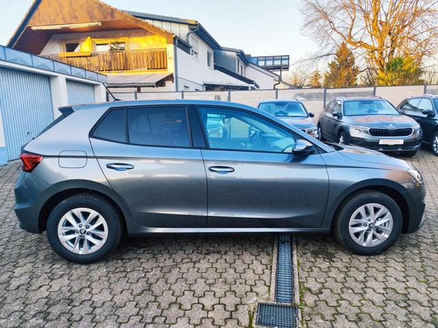 Skoda Fabia 130 Jahre 1.0 TSI 95PS mit Garantie 5 bis 100.000Km Sunset Tempomat Klimaautomatik Sitzheizung SmartLink AndroidAuto Apple CarPlay Digitales Tacho 8" Einparkhilfe hinten R&uuml;ckfahrkamera Leichtmetallfelgen 15" DAB Radio 