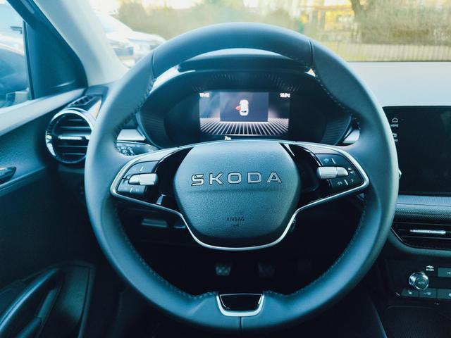 Skoda Fabia 130 Jahre 1.0 TSI 95PS mit Garantie 5 bis 100.000Km Sunset Tempomat Klimaautomatik Sitzheizung SmartLink AndroidAuto Apple CarPlay Digitales Tacho 8" Einparkhilfe hinten R&uuml;ckfahrkamera Leichtmetallfelgen 15" DAB Radio 