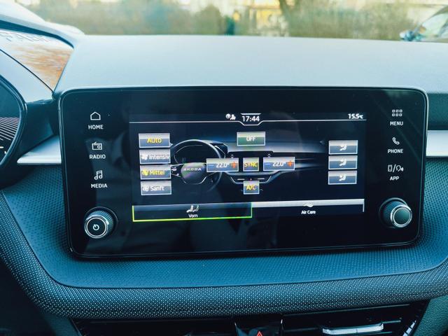 Skoda Fabia 130 Jahre 1.0 TSI 95PS mit Garantie 5 bis 100.000Km Sunset Tempomat Klimaautomatik Sitzheizung SmartLink AndroidAuto Apple CarPlay Digitales Tacho 8" Einparkhilfe hinten R&uuml;ckfahrkamera Leichtmetallfelgen 15" DAB Radio 