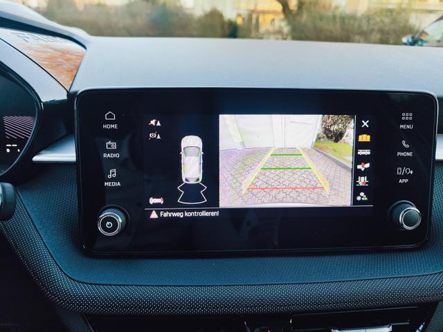 Skoda Fabia 130 Jahre 1.0 TSI 95PS mit Garantie 5 bis 100.000Km Sunset Tempomat Klimaautomatik Sitzheizung SmartLink AndroidAuto Apple CarPlay Digitales Tacho 8" Einparkhilfe hinten R&uuml;ckfahrkamera Leichtmetallfelgen 15" DAB Radio 