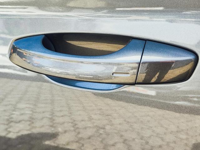 Skoda Kamiq Top Selection 115PS DSG Automatik mit elektrischer Heckklappe Tempomat LED Scheinwerfer Sitzheizung Lenkradheizung Einparkhilfe vorne+hinten R&uuml;ckfahrkamera DAB Radio Kessy Licht und Regensensor 