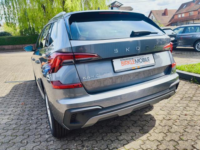 Skoda Kamiq Top Selection L 115PS DSG Automatik mit elektrischer Heckklappe Tempomat LED Scheinwerfer Sitzheizung Lenkradheizung Einparkhilfe vorne+hinten R&uuml;ckfahrkamera DAB Radio Kessy Licht und Regensensor 