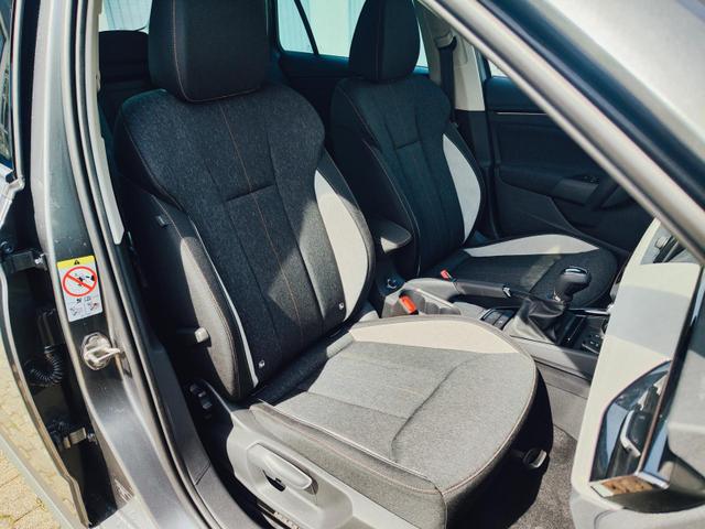 Skoda Kamiq Top Selection L 115PS DSG Automatik mit elektrischer Heckklappe Tempomat LED Scheinwerfer Sitzheizung Lenkradheizung Einparkhilfe vorne+hinten R&uuml;ckfahrkamera DAB Radio Kessy Licht und Regensensor 