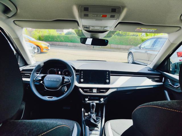 Skoda Kamiq Top Selection L 115PS DSG Automatik mit elektrischer Heckklappe Tempomat LED Scheinwerfer Sitzheizung Lenkradheizung Einparkhilfe vorne+hinten R&uuml;ckfahrkamera DAB Radio Kessy Licht und Regensensor 