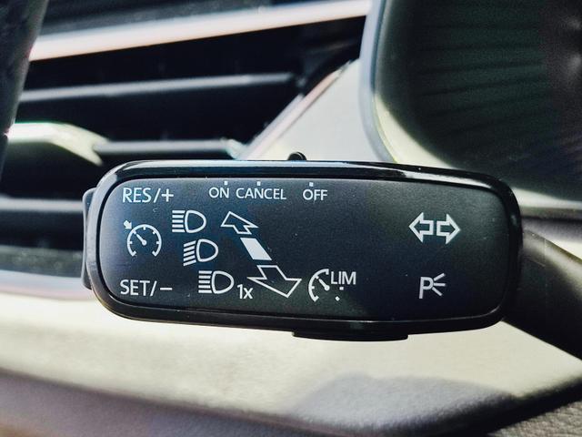 Skoda Kamiq Top Selection L 115PS DSG Automatik mit elektrischer Heckklappe Tempomat LED Scheinwerfer Sitzheizung Lenkradheizung Einparkhilfe vorne+hinten R&uuml;ckfahrkamera DAB Radio Kessy Licht und Regensensor 