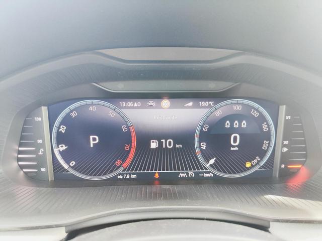 Skoda Kamiq Top Selection L 115PS DSG Automatik mit elektrischer Heckklappe Tempomat LED Scheinwerfer Sitzheizung Lenkradheizung Einparkhilfe vorne+hinten R&uuml;ckfahrkamera DAB Radio Kessy Licht und Regensensor 