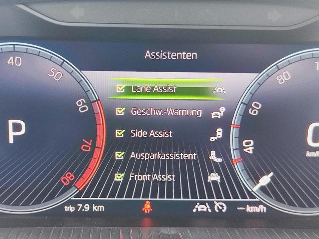 Skoda Kamiq Top Selection L 115PS DSG Automatik mit elektrischer Heckklappe Tempomat LED Scheinwerfer Sitzheizung Lenkradheizung Einparkhilfe vorne+hinten R&uuml;ckfahrkamera DAB Radio Kessy Licht und Regensensor 