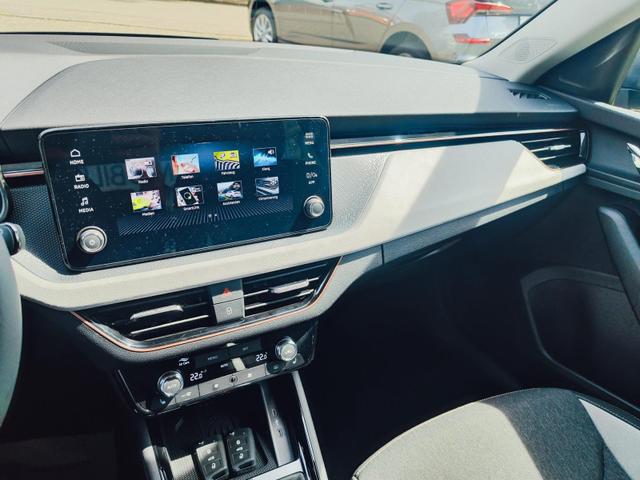 Skoda Kamiq Top Selection L 115PS DSG Automatik mit elektrischer Heckklappe Tempomat LED Scheinwerfer Sitzheizung Lenkradheizung Einparkhilfe vorne+hinten R&uuml;ckfahrkamera DAB Radio Kessy Licht und Regensensor 