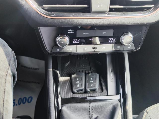Skoda Kamiq Top Selection L 115PS DSG Automatik mit elektrischer Heckklappe Tempomat LED Scheinwerfer Sitzheizung Lenkradheizung Einparkhilfe vorne+hinten R&uuml;ckfahrkamera DAB Radio Kessy Licht und Regensensor 