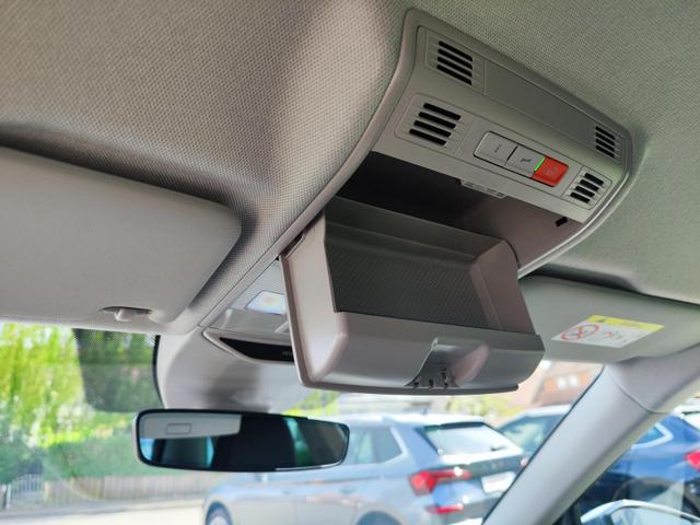 Skoda Kamiq Top Selection L 115PS DSG Automatik mit elektrischer Heckklappe Tempomat LED Scheinwerfer Sitzheizung Lenkradheizung Einparkhilfe vorne+hinten R&uuml;ckfahrkamera DAB Radio Kessy Licht und Regensensor 