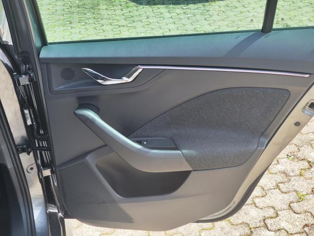 Skoda Kamiq Top Selection L 115PS DSG Automatik mit elektrischer Heckklappe Tempomat LED Scheinwerfer Sitzheizung Lenkradheizung Einparkhilfe vorne+hinten R&uuml;ckfahrkamera DAB Radio Kessy Licht und Regensensor 