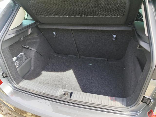 Skoda Kamiq Top Selection L 115PS DSG Automatik mit elektrischer Heckklappe Tempomat LED Scheinwerfer Sitzheizung Lenkradheizung Einparkhilfe vorne+hinten R&uuml;ckfahrkamera DAB Radio Kessy Licht und Regensensor 