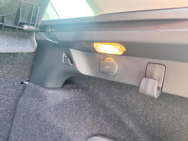 Skoda Kamiq Top Selection L 115PS DSG Automatik mit elektrischer Heckklappe Tempomat LED Scheinwerfer Sitzheizung Lenkradheizung Einparkhilfe vorne+hinten R&uuml;ckfahrkamera DAB Radio Kessy Licht und Regensensor 