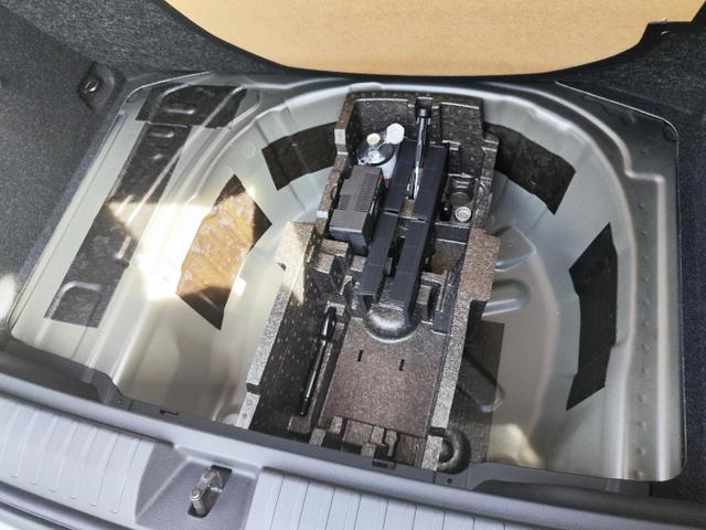 Skoda Kamiq Top Selection L 115PS DSG Automatik mit elektrischer Heckklappe Tempomat LED Scheinwerfer Sitzheizung Lenkradheizung Einparkhilfe vorne+hinten R&uuml;ckfahrkamera DAB Radio Kessy Licht und Regensensor 