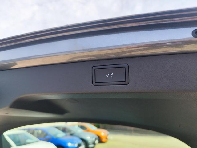 Skoda Kamiq Top Selection L 115PS DSG Automatik mit elektrischer Heckklappe Tempomat LED Scheinwerfer Sitzheizung Lenkradheizung Einparkhilfe vorne+hinten R&uuml;ckfahrkamera DAB Radio Kessy Licht und Regensensor 
