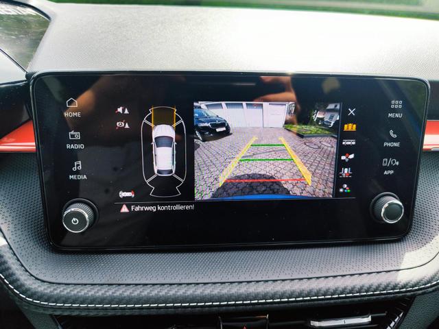 Skoda Fabia Monte Carlo 150 PS DSG Automatik ACC Tot-Winkel Spurf&uuml;hrung LED Scheinwerfer Tempomat Einparkhilfe vorne & hinten R&uuml;ckfahrkamera 2-Zonen Klimaautomatik Kessy Alufelgen Zweifarben Lackierung 