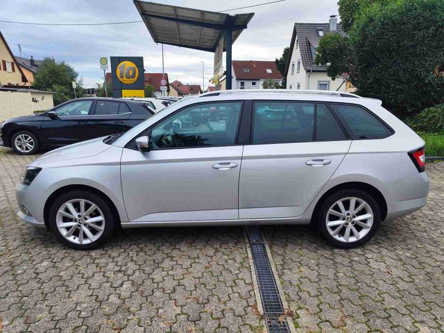 Skoda Fabia Combi 1.2TSI 90PS Tempomat Einparkhilfe v+h Sitzheizung Klimaautmatik SmartLink Android Auto Apple CarPlay Alufelgen mit Ganzjahresreifen Licht und Regensensor Bluetooth Freisprecheinrichtung 