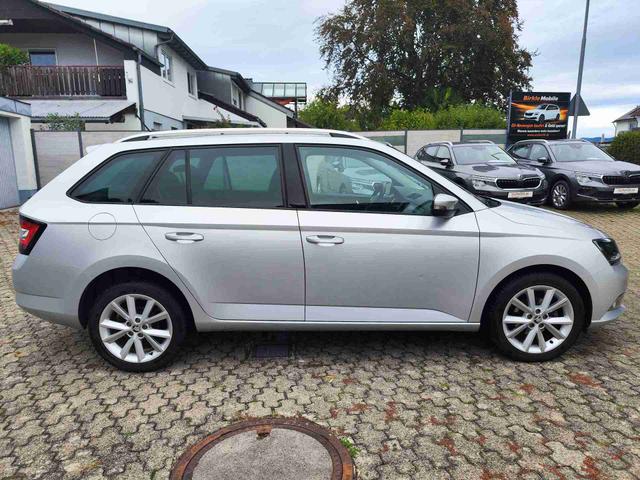 Skoda Fabia Combi 1.2TSI 90PS Tempomat Einparkhilfe v+h Sitzheizung Klimaautmatik SmartLink Android Auto Apple CarPlay Alufelgen mit Ganzjahresreifen Licht und Regensensor Bluetooth Freisprecheinrichtung 