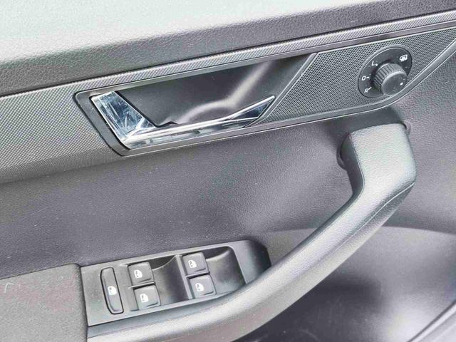 Skoda Fabia Combi 1.2TSI 90PS Tempomat Einparkhilfe v+h Sitzheizung Klimaautmatik SmartLink Android Auto Apple CarPlay Alufelgen mit Ganzjahresreifen Licht und Regensensor Bluetooth Freisprecheinrichtung 