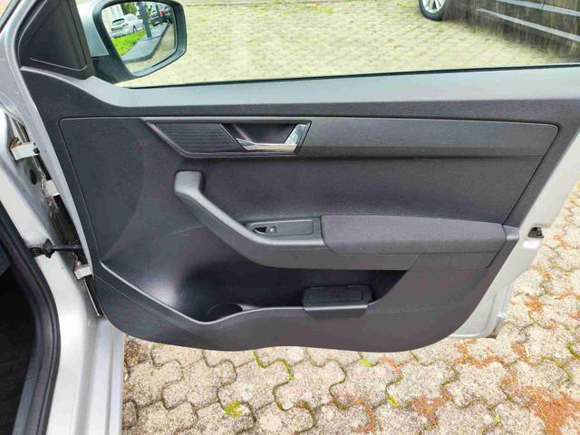Skoda Fabia Combi 1.2TSI 90PS Tempomat Einparkhilfe v+h Sitzheizung Klimaautmatik SmartLink Android Auto Apple CarPlay Alufelgen mit Ganzjahresreifen Licht und Regensensor Bluetooth Freisprecheinrichtung 