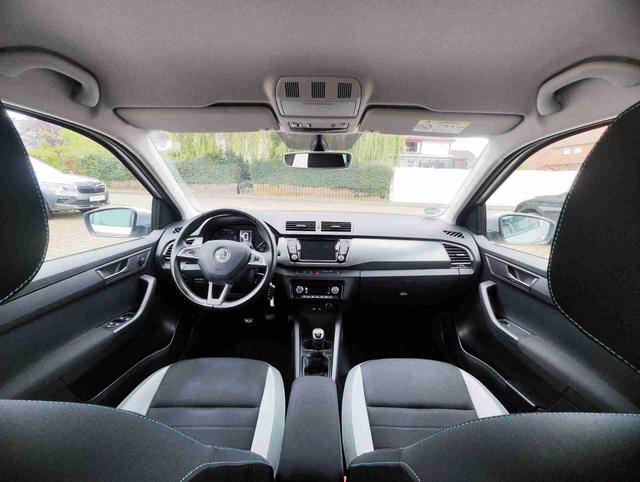 Skoda Fabia Combi 1.2TSI 90PS Tempomat Einparkhilfe v+h Sitzheizung Klimaautmatik SmartLink Android Auto Apple CarPlay Alufelgen mit Ganzjahresreifen Licht und Regensensor Bluetooth Freisprecheinrichtung 