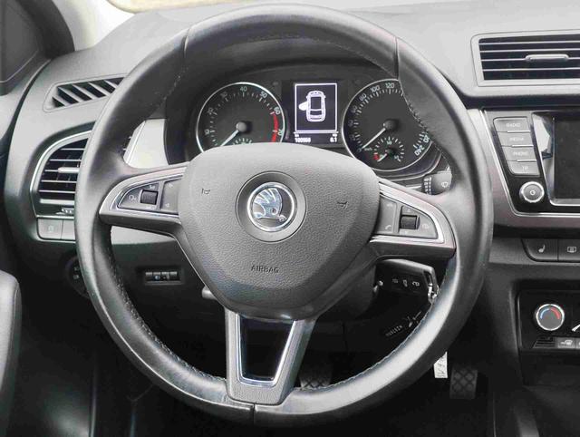 Skoda Fabia Combi 1.2TSI 90PS Tempomat Einparkhilfe v+h Sitzheizung Klimaautmatik SmartLink Android Auto Apple CarPlay Alufelgen mit Ganzjahresreifen Licht und Regensensor Bluetooth Freisprecheinrichtung 