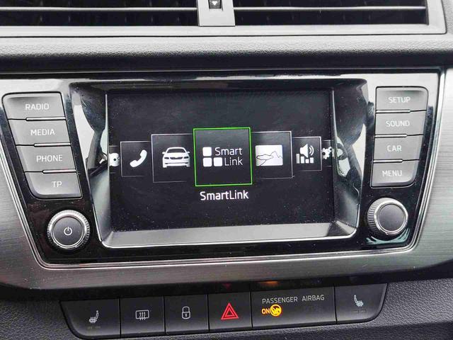 Skoda Fabia Combi 1.2TSI 90PS Tempomat Einparkhilfe v+h Sitzheizung Klimaautmatik SmartLink Android Auto Apple CarPlay Alufelgen mit Ganzjahresreifen Licht und Regensensor Bluetooth Freisprecheinrichtung 