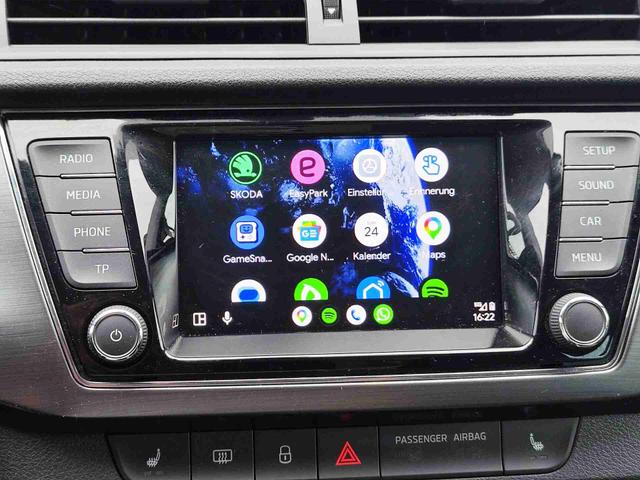 Skoda Fabia Combi 1.2TSI 90PS Tempomat Einparkhilfe v+h Sitzheizung Klimaautmatik SmartLink Android Auto Apple CarPlay Alufelgen mit Ganzjahresreifen Licht und Regensensor Bluetooth Freisprecheinrichtung 