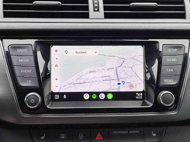 Skoda Fabia Combi 1.2TSI 90PS Tempomat Einparkhilfe v+h Sitzheizung Klimaautmatik SmartLink Android Auto Apple CarPlay Alufelgen mit Ganzjahresreifen Licht und Regensensor Bluetooth Freisprecheinrichtung 