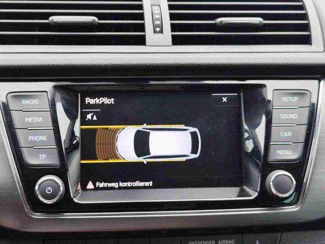 Skoda Fabia Combi 1.2TSI 90PS Tempomat Einparkhilfe v+h Sitzheizung Klimaautmatik SmartLink Android Auto Apple CarPlay Alufelgen mit Ganzjahresreifen Licht und Regensensor Bluetooth Freisprecheinrichtung 