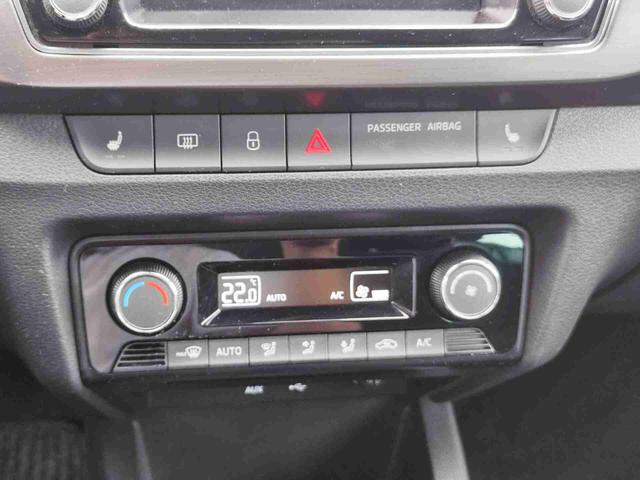 Skoda Fabia Combi 1.2TSI 90PS Tempomat Einparkhilfe v+h Sitzheizung Klimaautmatik SmartLink Android Auto Apple CarPlay Alufelgen mit Ganzjahresreifen Licht und Regensensor Bluetooth Freisprecheinrichtung 